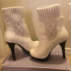 Jennifer Lopez Heel Sweater Boots in Cream- Sz 8.5